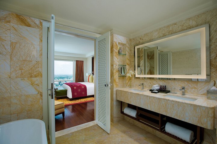 Room 49 of 128