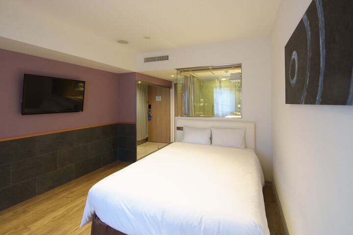 Room 3 of 62