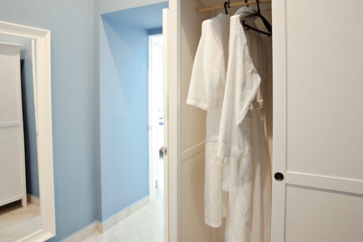 Room 5 of 62