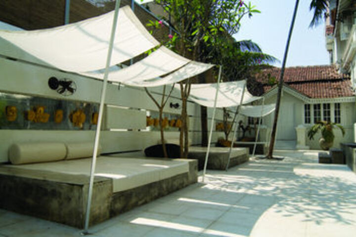 Lounge 45 of 75