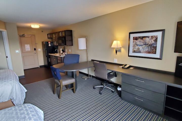 Studio Suite Queen Bed (16 of 17)
