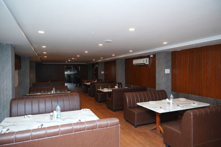 Dining 9 of 11
