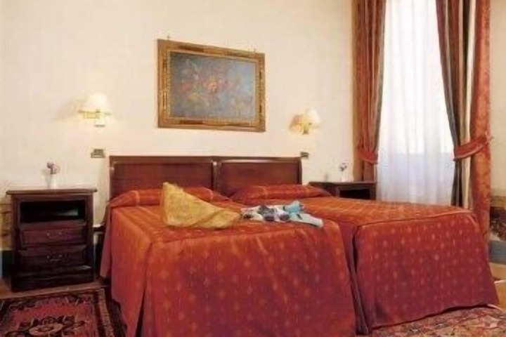 Room 8 of 29