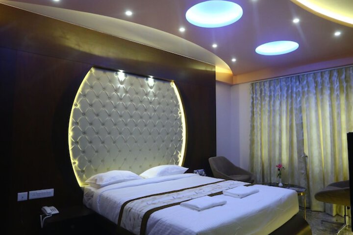 Room 14 of 38