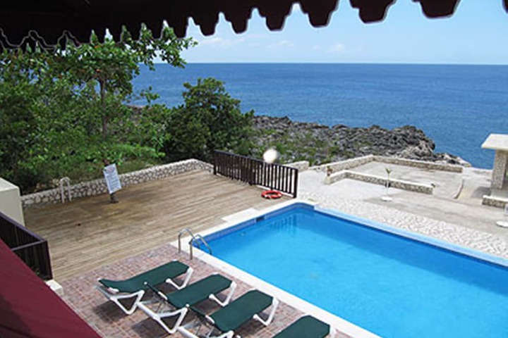 Hotel with Pool