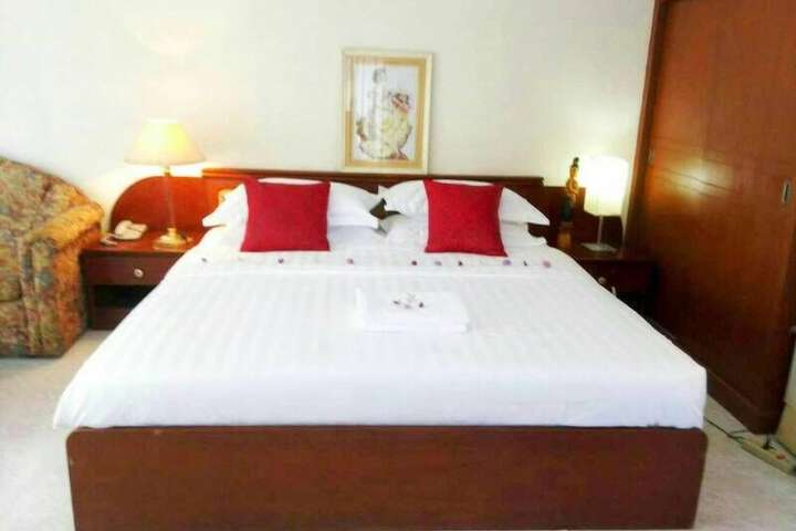 Room 10 of 37