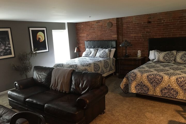 Room 2 of 36