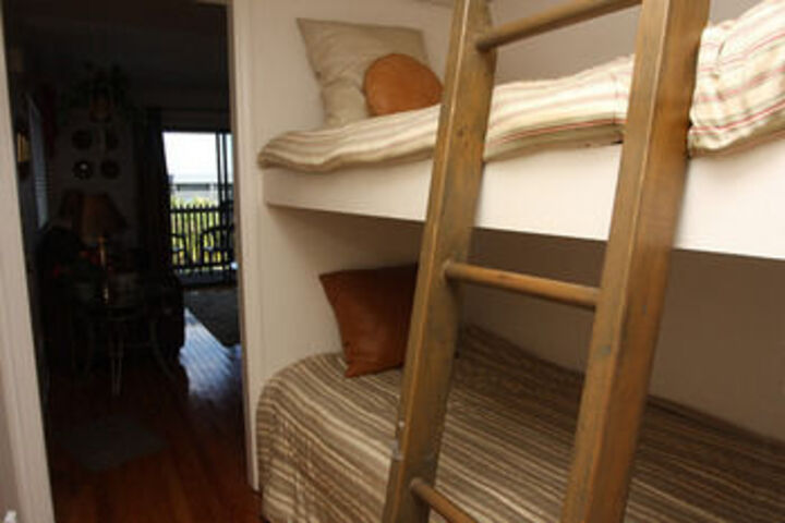 Room 4 of 12