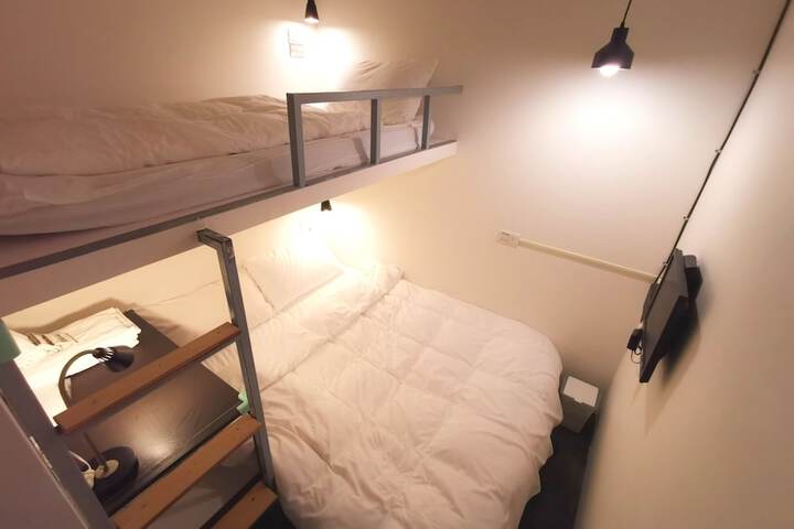 Room 27 of 47