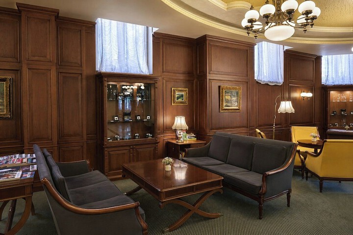 Entrance & Lobby