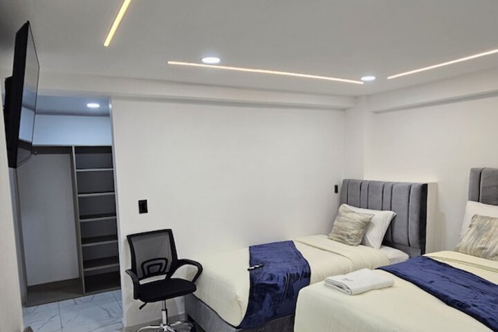 Room 13 of 34