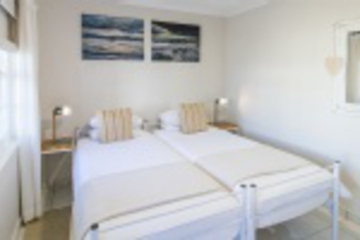 Room 390 of 648