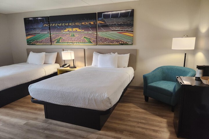 Room 9 of 33