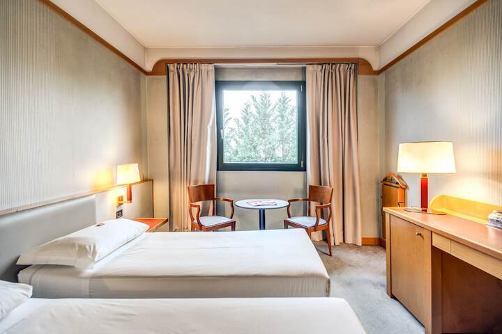 Room 15 of 36