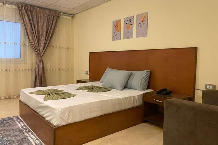 Room 9 of 32