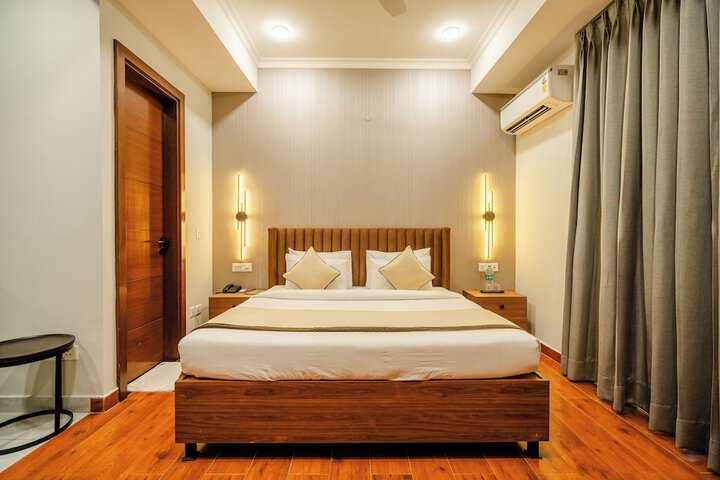 Room 12 of 42