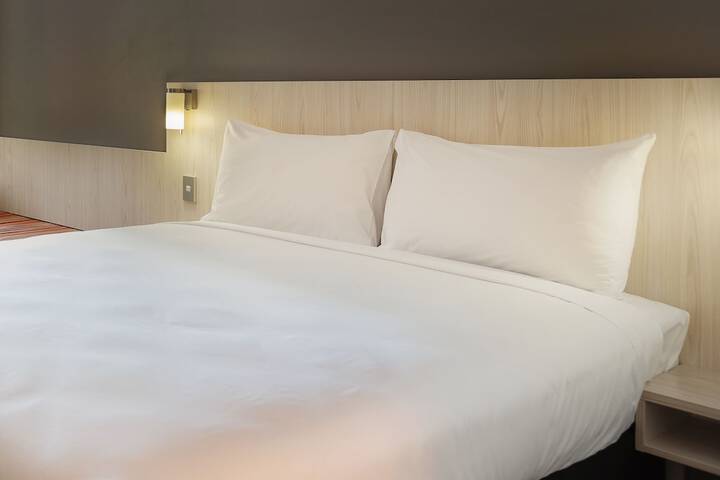 Room 4 of 37