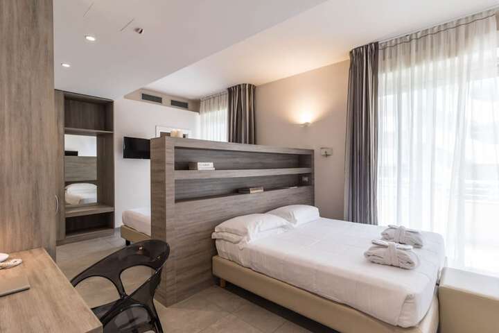 Room 32 of 84