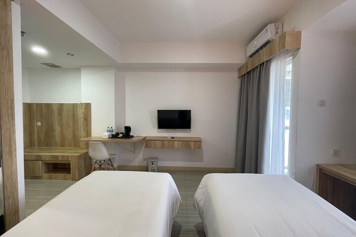 Room 7 of 12