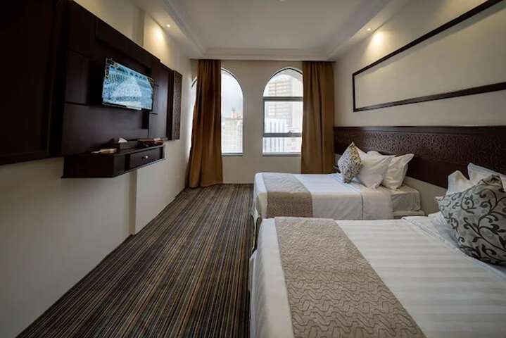Room 8 of 11