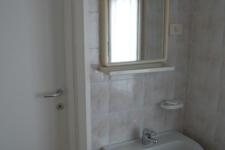 Room 10 of 22