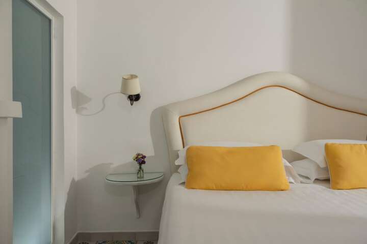 Room 14 of 115