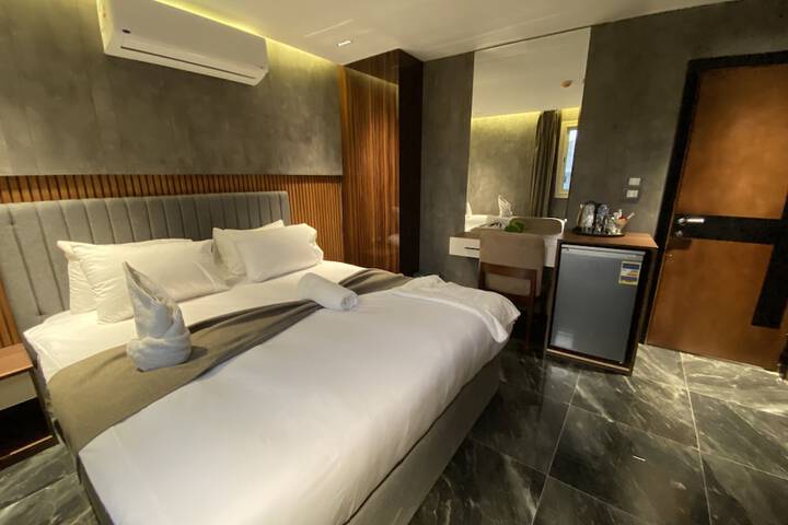 Room 15 of 114