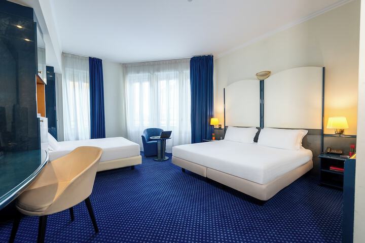 Room 32 of 93