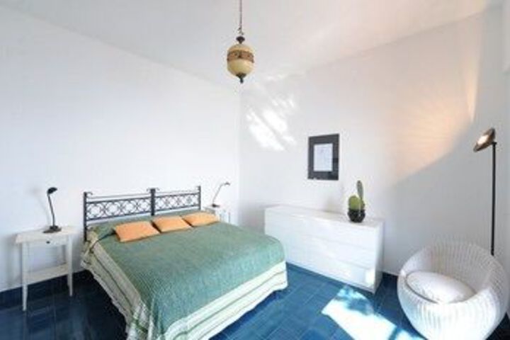 Room 4 of 18