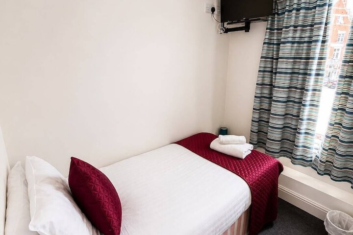 Room 17 of 35
