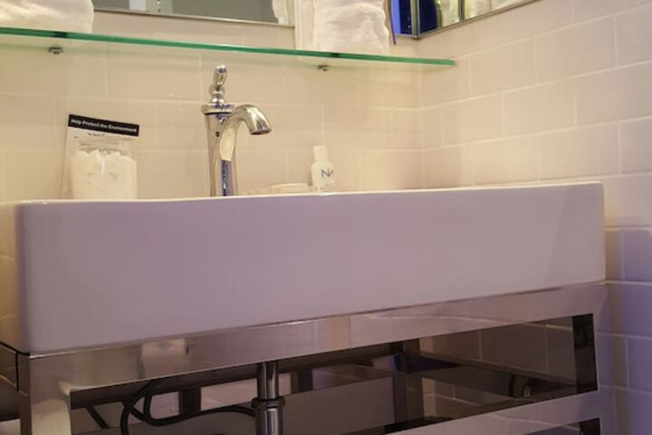 Bathroom sink