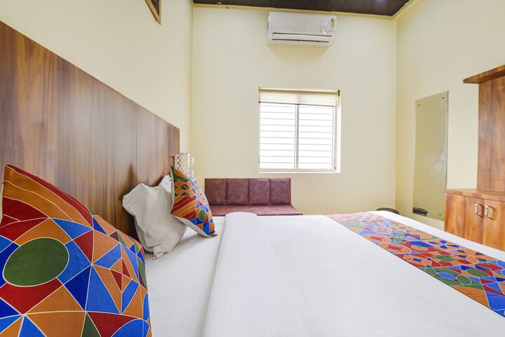 Room 10 of 29