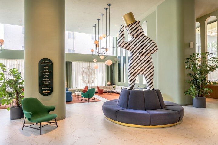 Entrance & Lobby