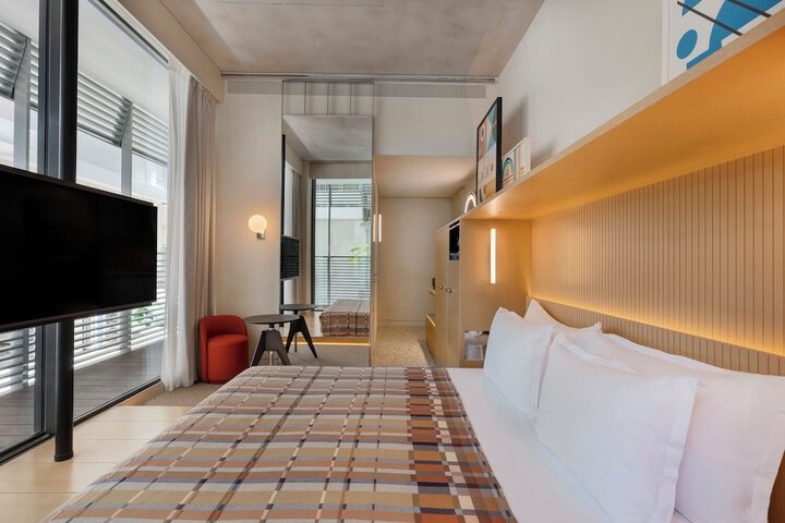 Room 6 of 34