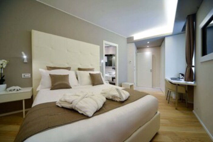 Room 11 of 28
