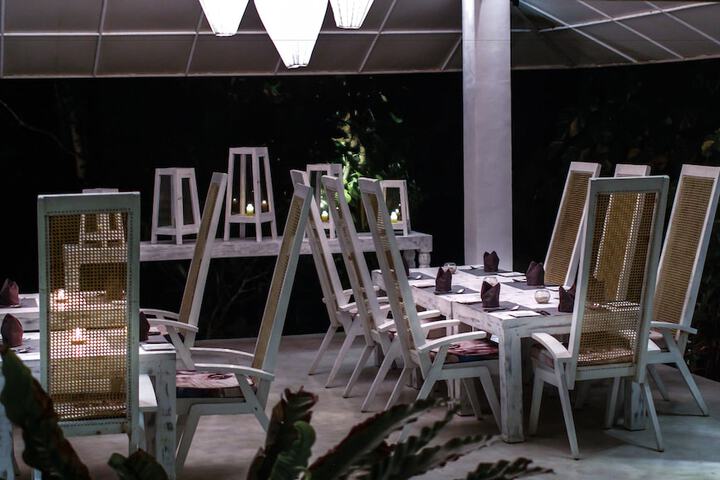 Dining 55 of 95