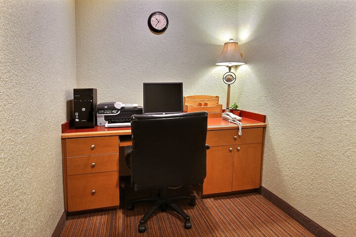 Business Center 45 of 52