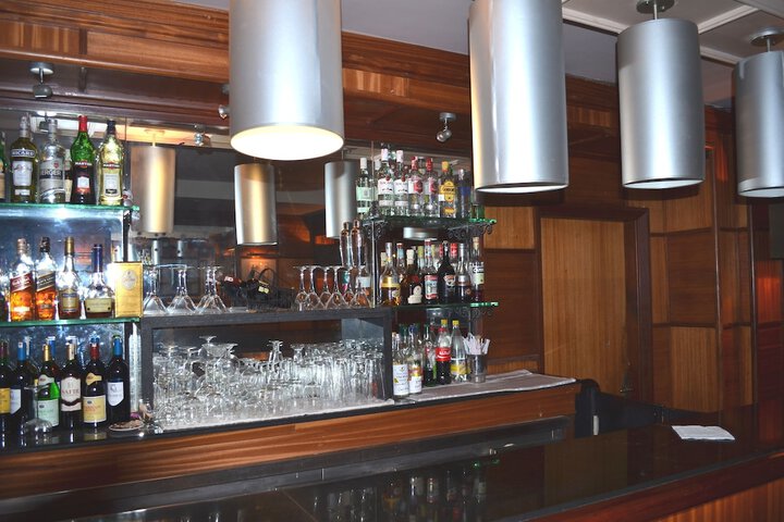 Lounge 43 of 53