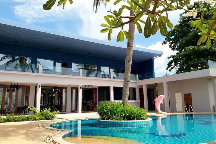 Hotel with Pool