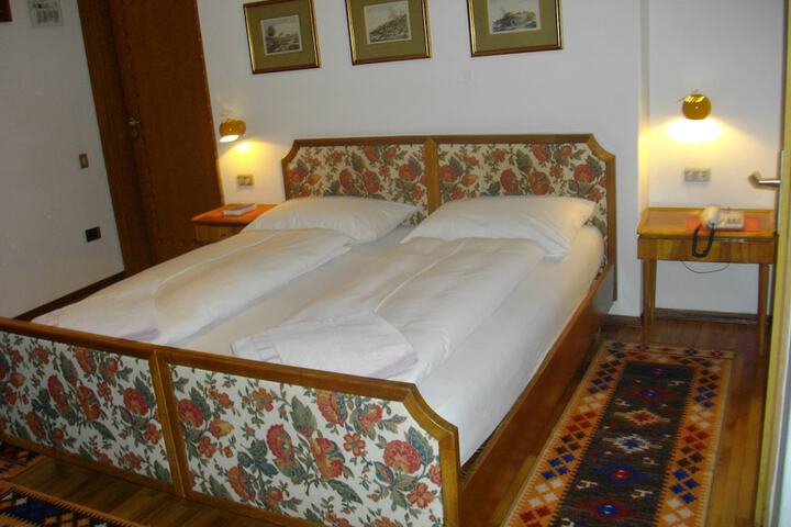 Room 8 of 66