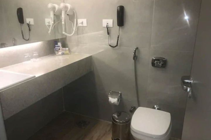 Room 72 of 132