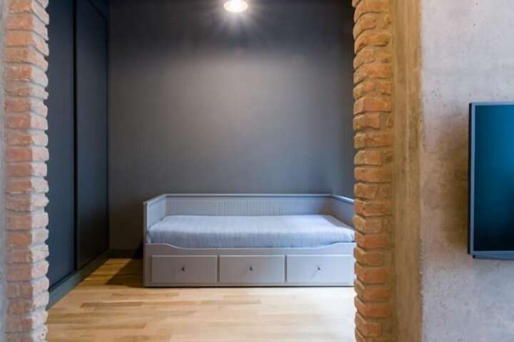 Room 13 of 20