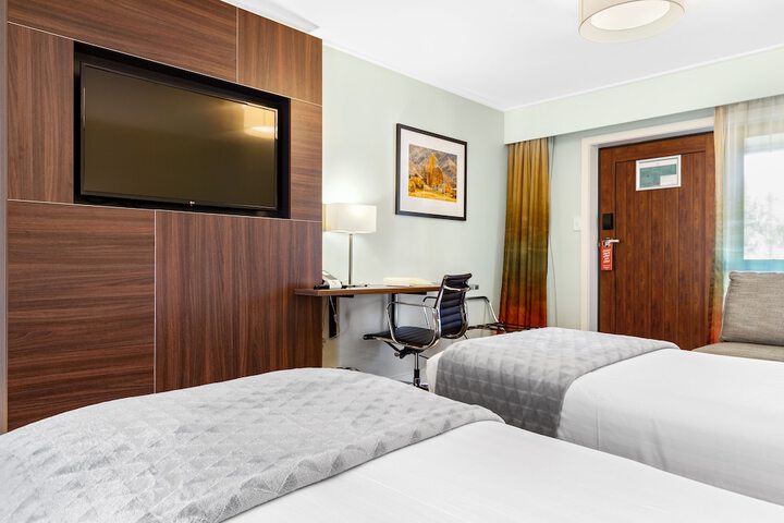 Room 14 of 106
