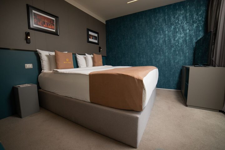 Room 8 of 31