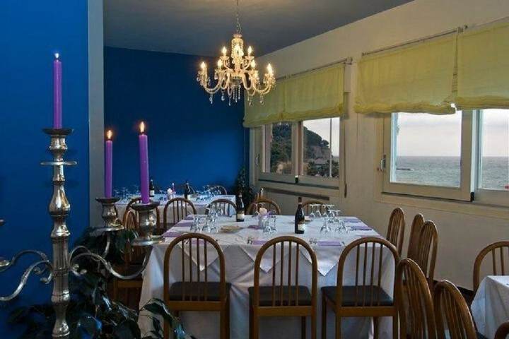 Dining 7 of 22