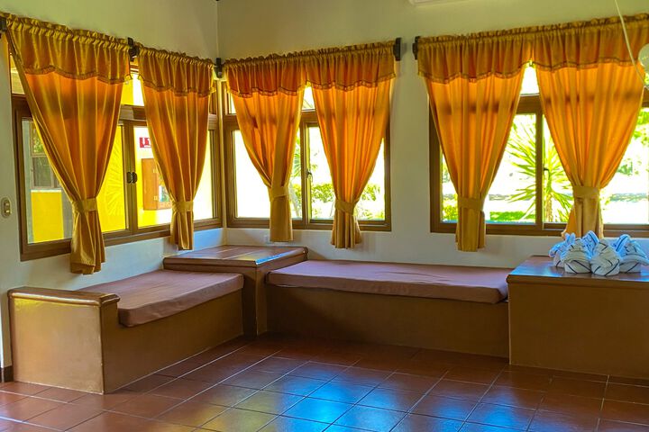Room 35 of 77