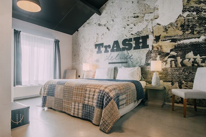 Room 8 of 31