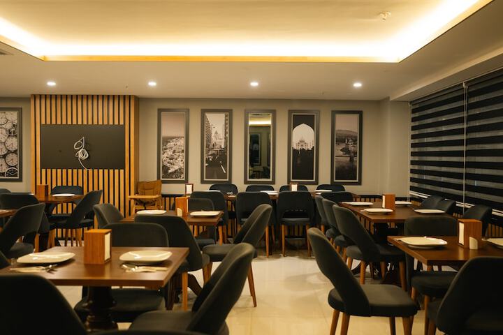 Dining 77 of 86