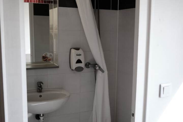 Room 30 of 48
