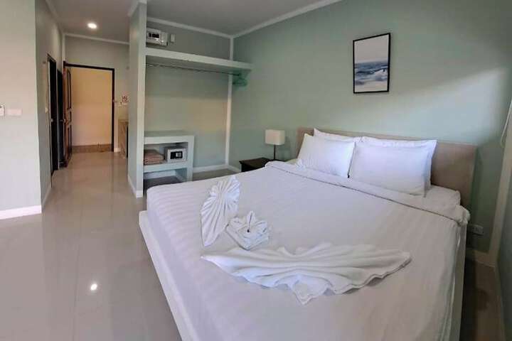 Room 8 of 43